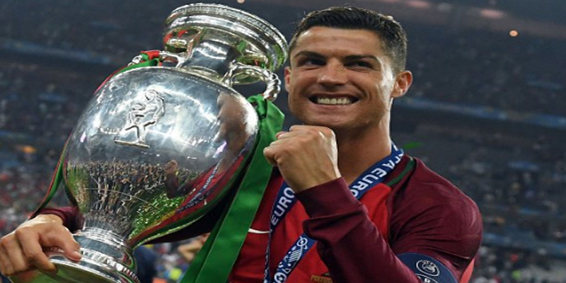 تتويج اللاعب كريستيانو رونالدو بلقب الهداف التاريخي لبطولة كأس العالم للأندية